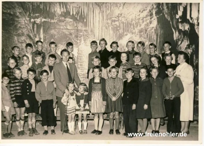 Jahrgang 1945/46 mit Klassenlehrer Jungnitsch 1955