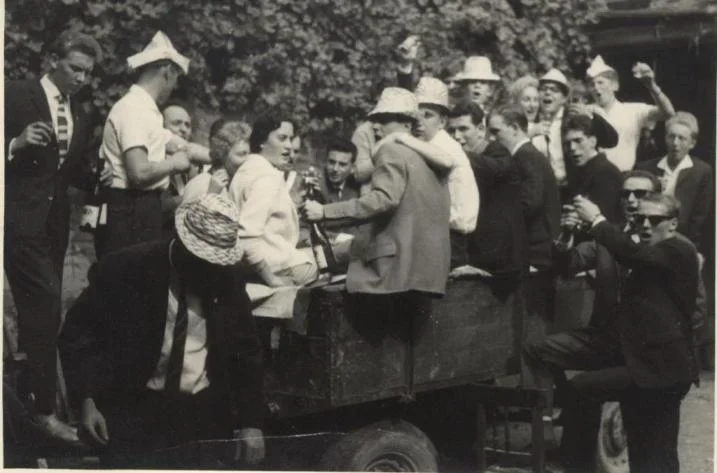 Das Tambourcorps der Kolpingfamilie beim Ausflug an die Mosel im Jahre 1960.