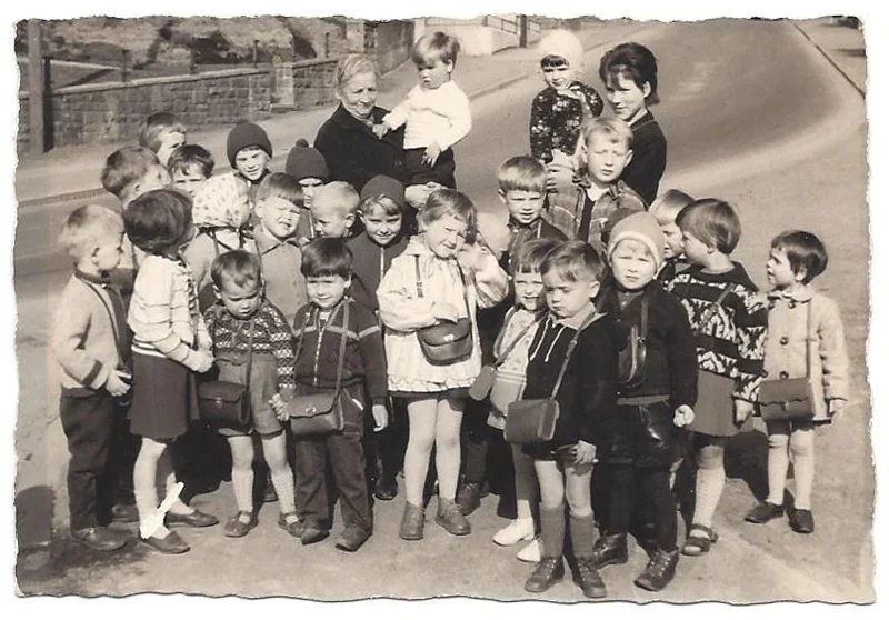1963 - Treffpunkt der Kindergartenkinder