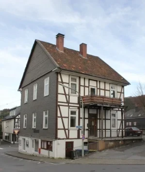 Schulgebäude von ? bis 1956 Der Freienohler Chronist und Lehrer Franz Kroh spricht von der "hundertjährigen Schule"