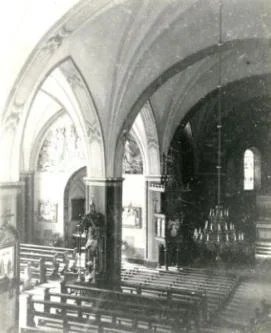 Innenraum mit Kronleuchter