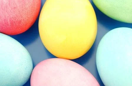 Bunt gefärbte Eier