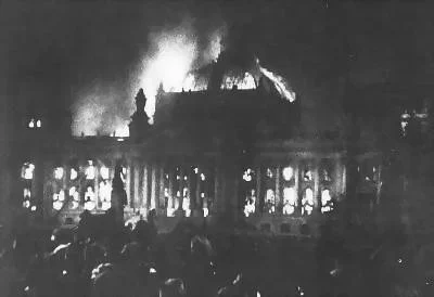 Der Reichstag brennt, 27.02.1933 (www.chronik-berlin.de)