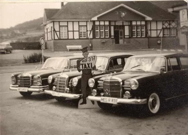 Theo Geisslers Taxen am Bahnhof