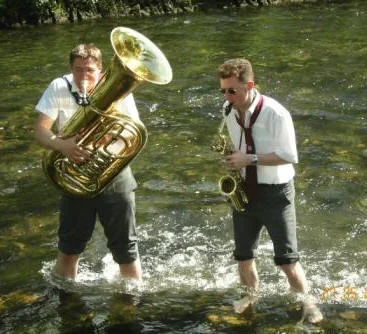 Musiker vom Musikverein Freienohl Michael Loof und Benedikt Risse,