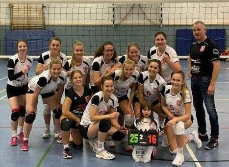 TuRa Volleyball-Damen schließen turbulente Saison erfolgreich ab.

