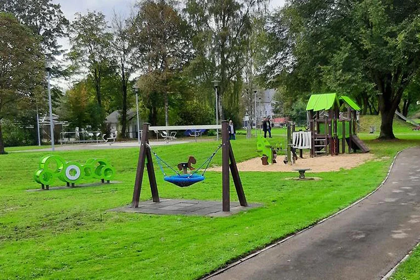 Ein Ort für kleine und große Menschen: Spielplatz und Fitnessparcours Im Ohl offiziell eröffnet